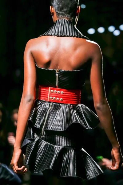 Look 25